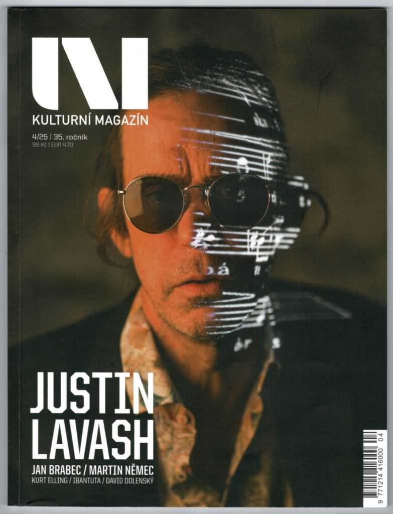 Fotka Justina Lavashe s notami na obličeji